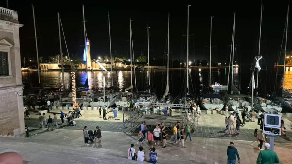 Centro Storico Mare Fuori Villa Бриндизи Екстериор снимка